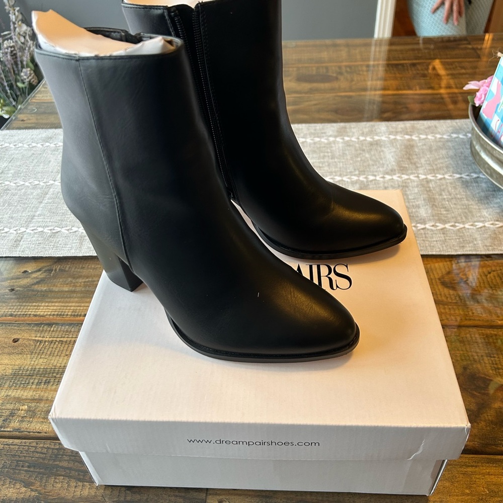 NEW IN BOX! Dream Pairs Women's Black Ankle Boots